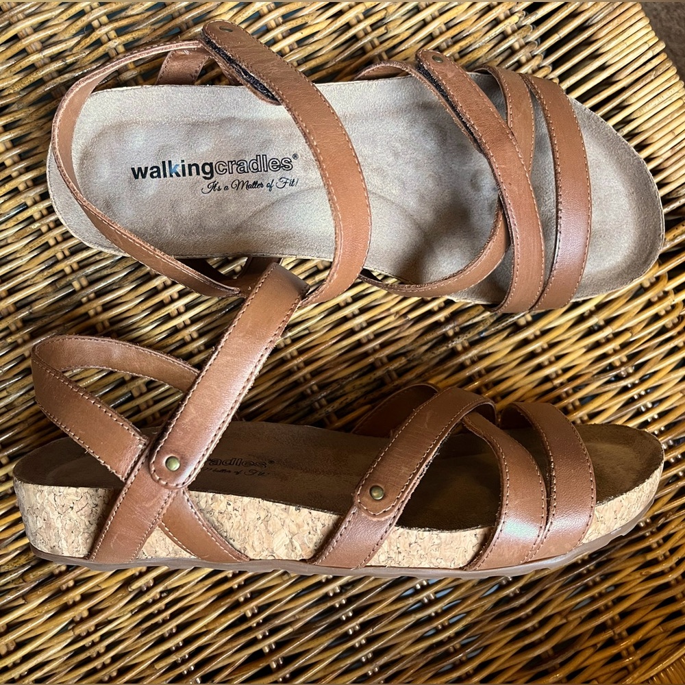 Walking Cradle Pool leather sandals